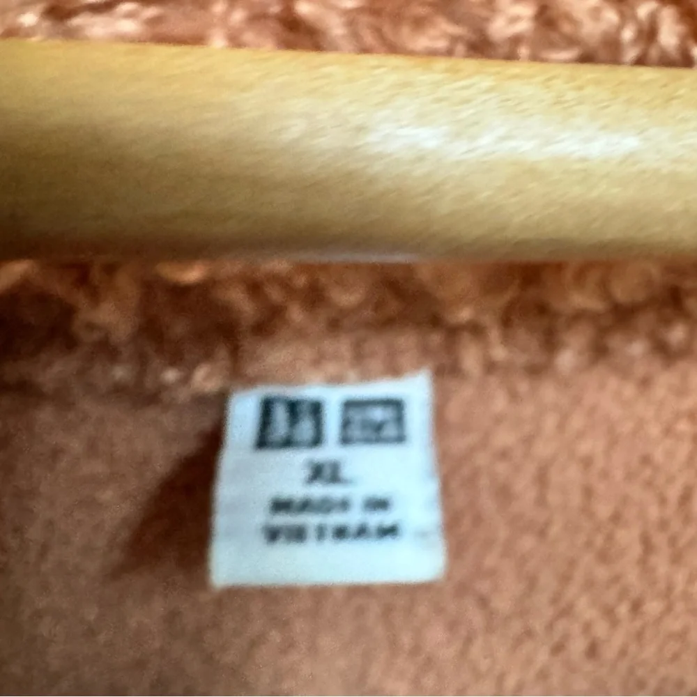 Uniqlo Burnt Peach Berber Fleece Crewneck Sweater. Size XL - Picture 5 of 6